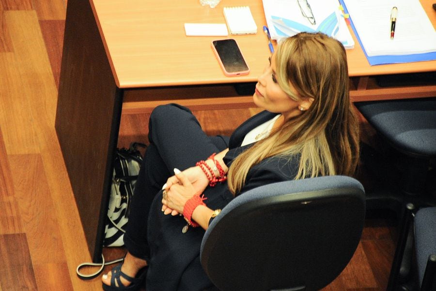 En el 9° Juzgado de Garantía de Santiago, se realiza la audiencia de formalización de la investigación contra la exalcaldesa de Maipú, Cathy Barriga, por presuntos delitos reiterados de fraude al fisco y falsificación de instrumento público.