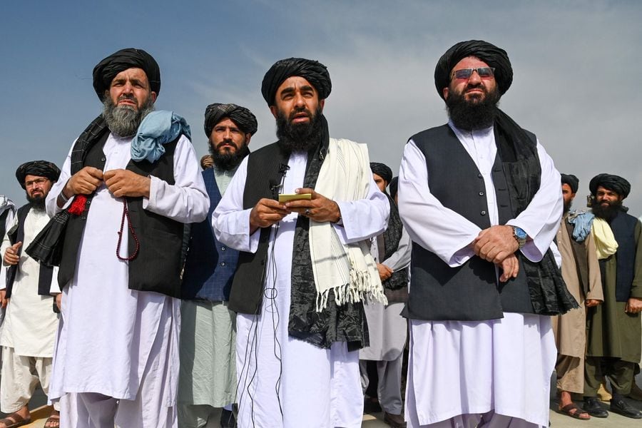 Portavoz del régimen Talibán: “Felicitaciones a Afganistán. Esta victoria nos pertenece a todos” - La Tercera