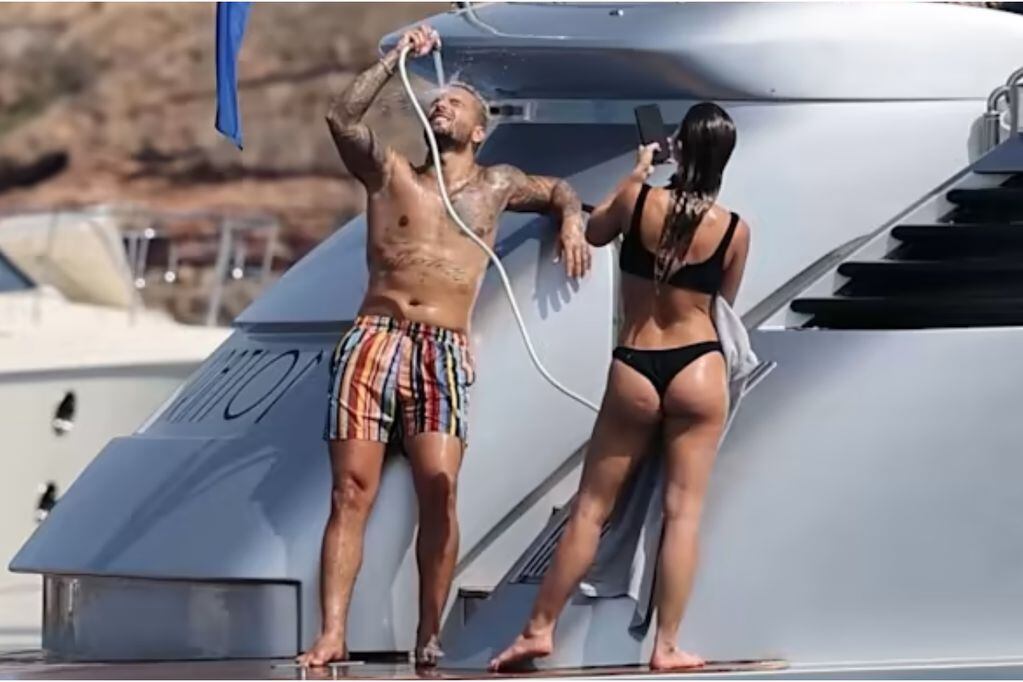 Maluma sube la temperatura con sensuales fotos de sus vacaciones junto a su  novia | Espectáculos