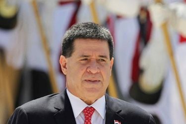 Cómo el ex presidente de Paraguay se convirtió en un socio incómodo para el grupo Luksic