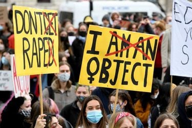 Reino Unido penalizará con hasta dos años de cárcel el silbar a las mujeres en la calle