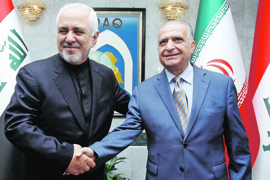 Iranian Foreign Minister Mohammad Javad Zarif shakes hands with Iraqi Foreign Minister Mohamed Ali Alhakim in Baghdad (45672612)