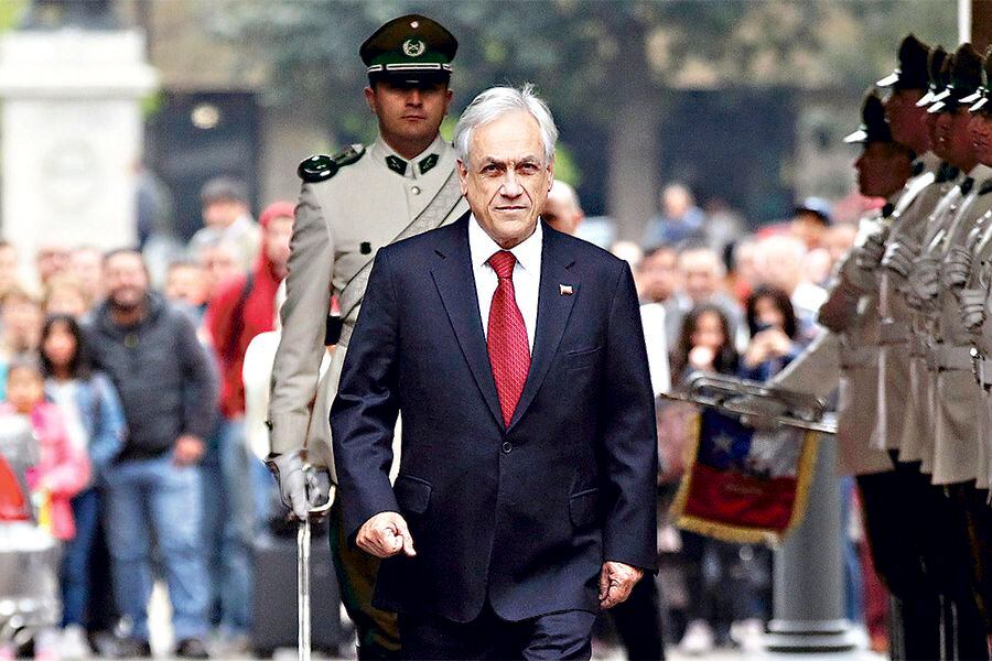 Presidente Piñera es recibido con honores por la guardia de palacio 16/10/18.