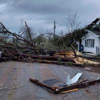 Tornado arrasa partes del estado de Misuri y deja al menos cinco muertos