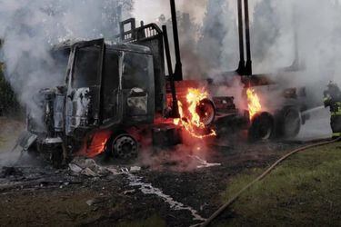 Macrozona sur: queman camiones y maquinaria en faena forestal en Freire