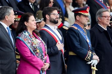 Ejército expresa disposición a cooperar con Plan de Búsqueda y Boric destaca que Parada Militar “representa la unidad de Chile”
