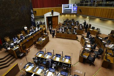 Senadores de oposición acusan que parlamentarios oficialistas se retiraron de reunión de comité donde se vería posibilidad de poner en tabla proyecto de amnistía 