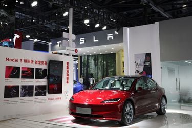 Tesla no cumple con estimaciones de entregas ya que mejorías en fábricas frenan producción
