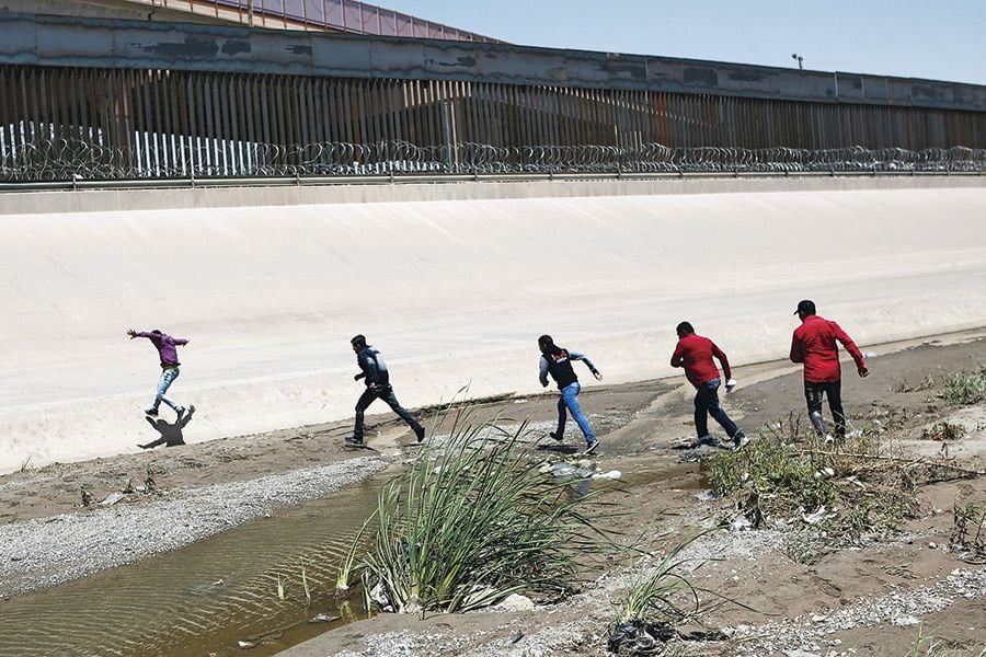 AP_Explains_Migrants_at_the_-Border-_79642