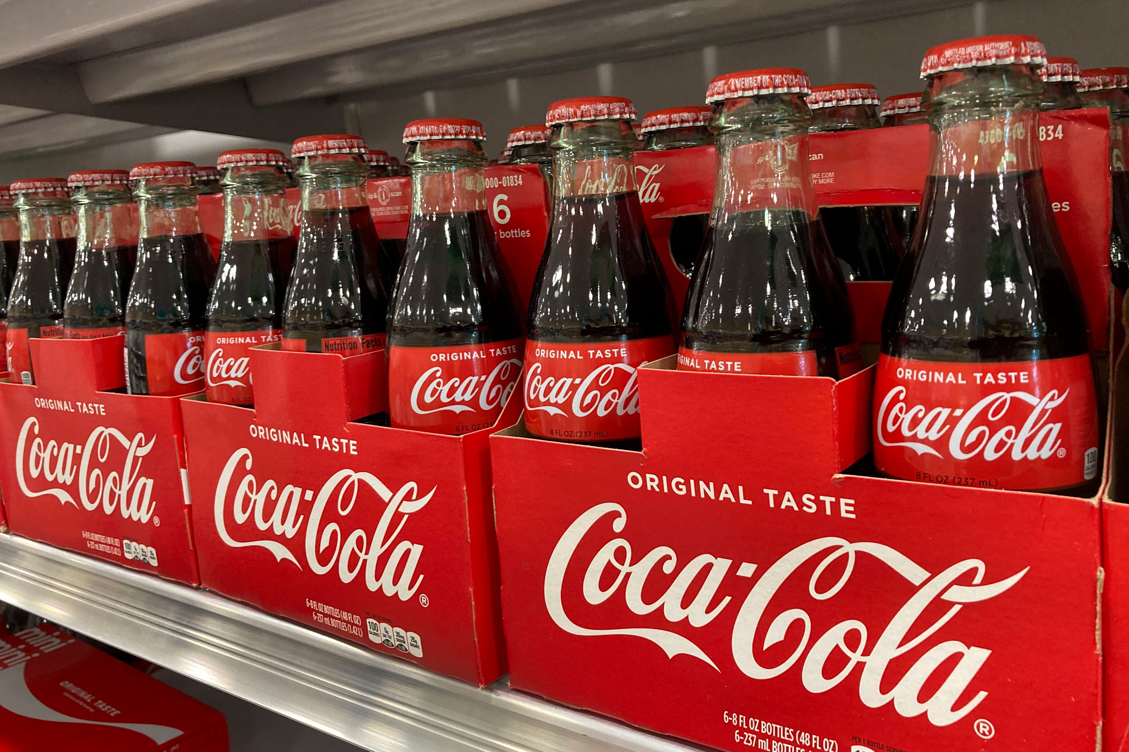 Ventas de Coca-Cola superan expectativas de Wall Street ante menores restricciones a la movilidad - La Tercera
