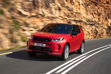 Land Rover completa la gama Discovery Sport bencina con sistema de hibridación suave