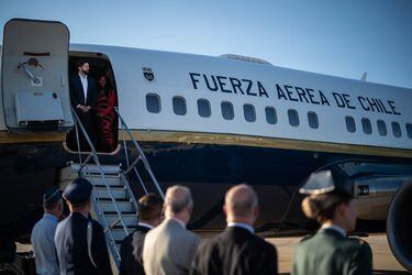 Seis escalas y capacidad solo para 35 personas: los límites del avión presidencial opacan el viaje de Boric a China