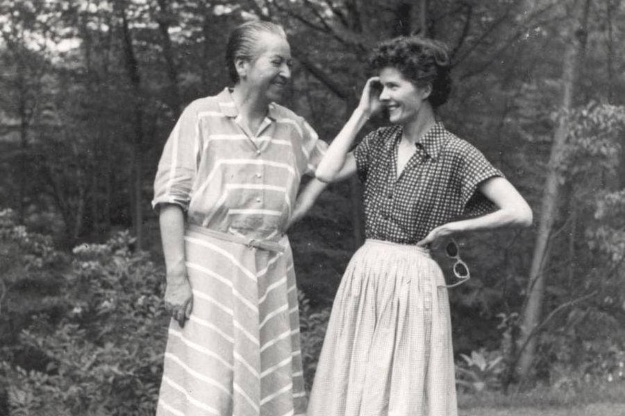 Gabriela Mistral y Doris Dana. Foto: archivo