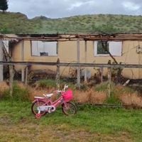 Investigan quema de un domicilio, galpón y maquinaria en La Araucanía