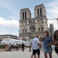 Maestros orfebres comienzan limpieza y restauración de Notre Dame