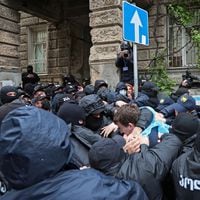 Parlamento de Georgia aprueba polémico proyecto de ley sobre “agentes extranjeros” en medio de protestas