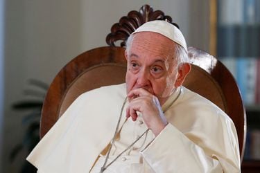 Papa Francisco desestima rumores de pronta renuncia y dice que espera visitar Moscú y Kiev