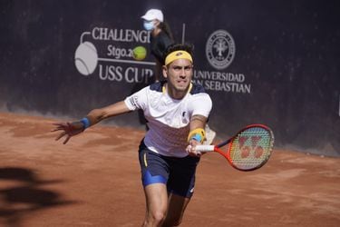 Hugo Dellien impide el festejo de Alejandro Tabilo en la final del Challenger de Santiago