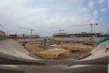 La construcción del nuevo estadio de la UC llega a la mitad de su avance.