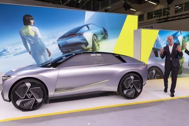 Opel mira al futuro y destapa un tridente eléctrico en Alemania