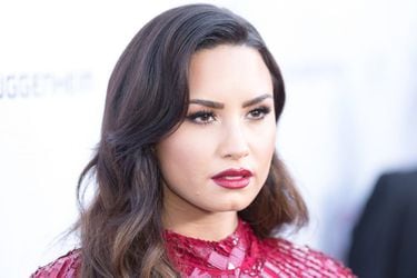 demi-lovato-fascinated-with-death-at-a-young-age-900x600