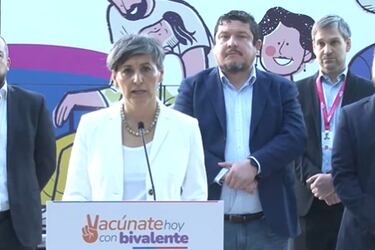 Ministra Aguilera evalúa positivamente refuerzo a la campaña con bivalente: “Hemos visto un aumento en la velocidad de vacunación”