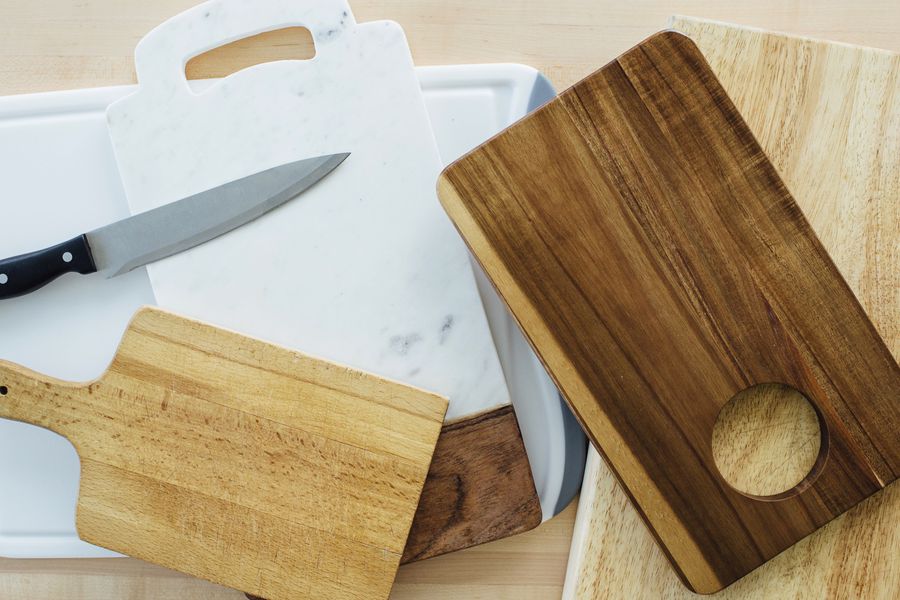 Tablas de madera en la cocina: por qué no deberías usarlas para