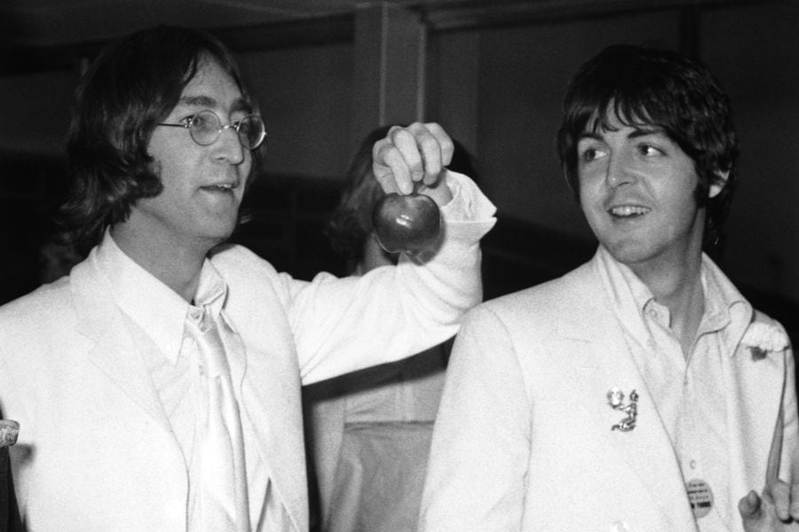 El día en que John Lennon iba a tocar en un disco solista de Paul McCartney  - La Tercera