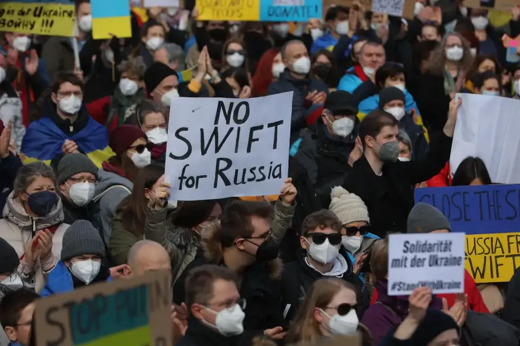 "No SWIFT para Rusia".