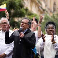 Malcolm Deas: “La actual crisis en Colombia no tiene precedentes y Petro parece incapaz de gobernar”