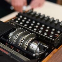 Descomponen con rayos X la máquina Enigma de la Alemania nazi