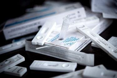 Antígeno en 3 pasos: ¿Qué tan confiables son los test de Covid que se venden en farmacias?