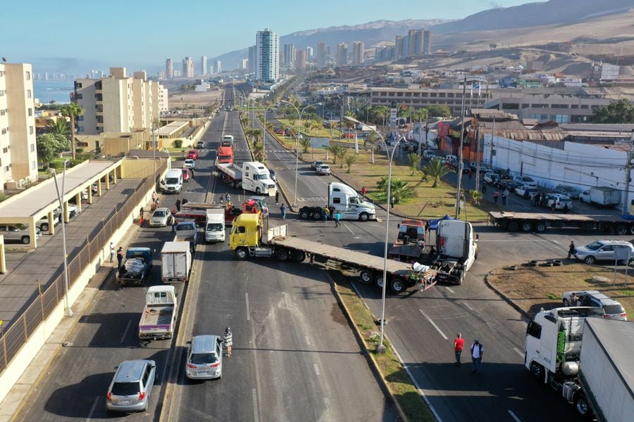 Crisis en el norte no da tregua: Muerte de un camionero desata nueva  movilización, ahora en Antofagasta - La Tercera