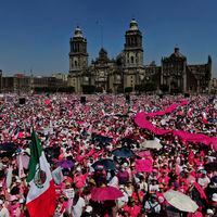 Columna de Adriana Báez Carlos. Dos amenazas asedian a la democracia mexicana