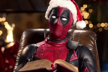 Ryan Reynolds dice que co-escribió una película navideña de Deadpool antes de la fusión entre Fox y Disney