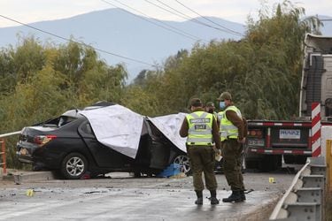 Cinco personas mueren en choque de taxi colectivo con un camión en María Pinto