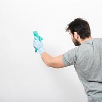 Cómo limpiar bien las paredes blancas