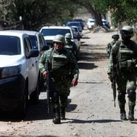 Bombas colocadas por cartel mexicano al costado de un camino matan a seis personas en Jalisco