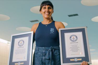 Su segundo Record Guinness: Bárbara Hernández logra el nado más largo de la historia en las aguas antárticas