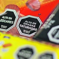 “Una medida valiente”: estudio internacional sobre alimentos ultraprocesados pide replicar Ley de Etiquetados chilena en el mundo