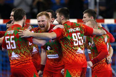 Belarus' pivot Viachaslau Shumak (2nd-L) celebrates with Belarus' lef