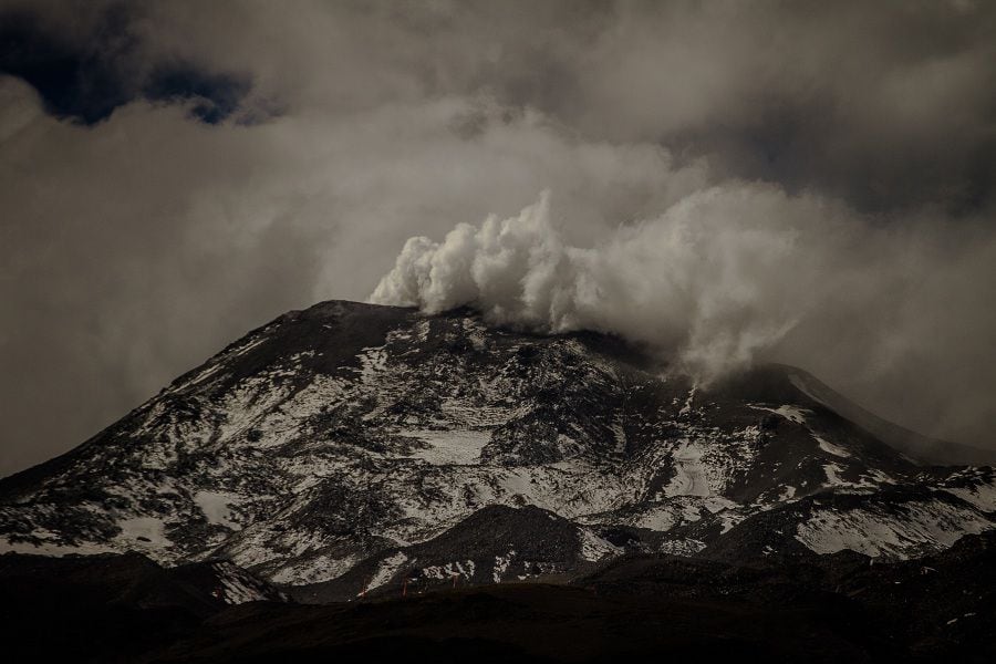 Volcán Nevados de Chillán presenta pulsos eruptivos