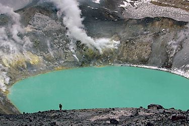 lago-en-un-crater-del-tupungatito