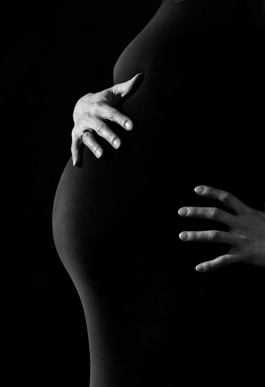 Embarazo después de los 45 años: en 2020, más de 700 mujeres en Chile fueron madres sobre esa edad