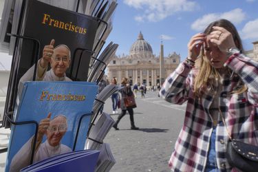 El Vaticano informa que estado de salud del Papa Francisco “está mejorando gradualmente” 