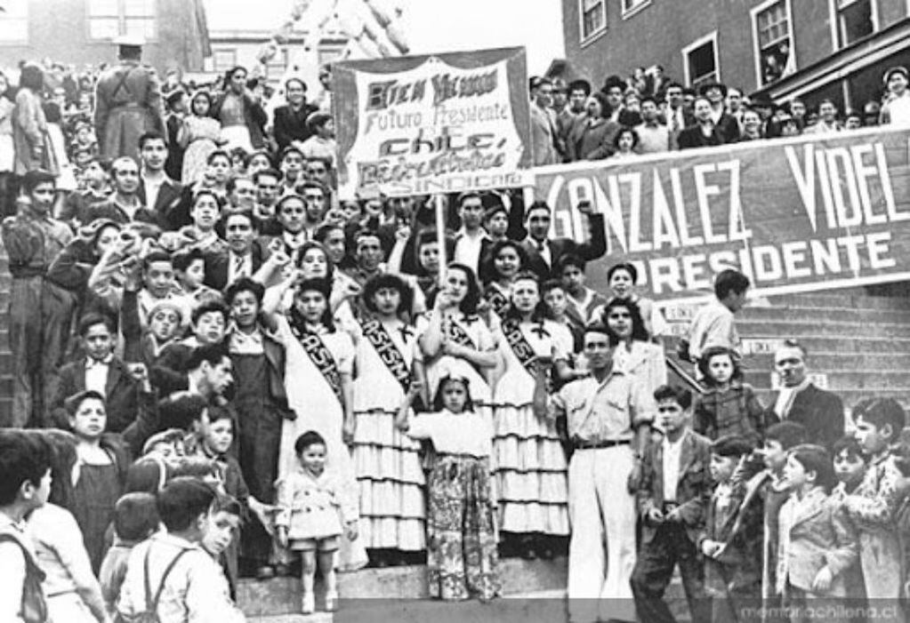 Manifestación en apoyo a Gabriel González Videla en Sewell. Colección Biblioteca Nacional