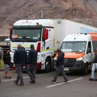 Camioneros del norte se movilizan exigiendo cierre de fronteras y estado de excepción