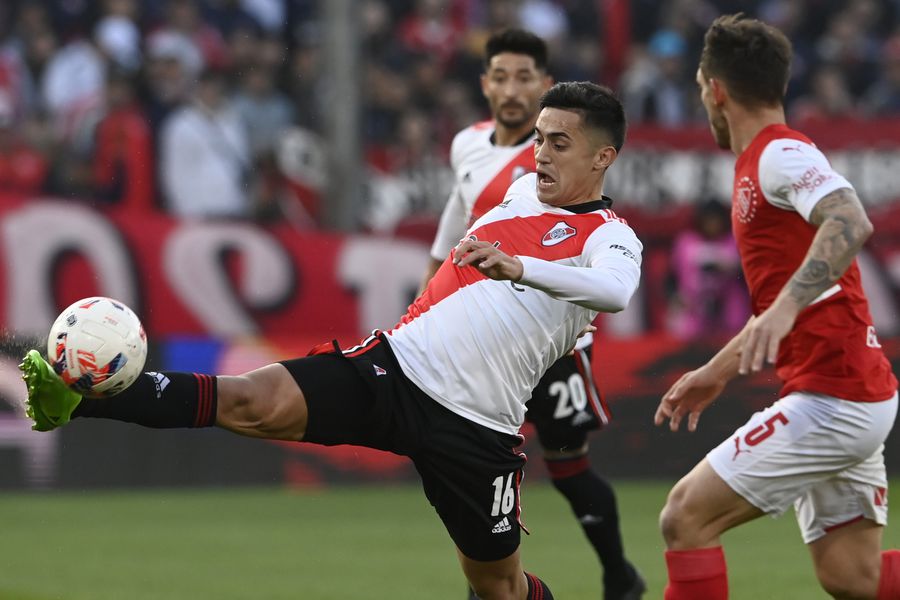 Pablo Solari destacó en su debut como titular en River Plate.