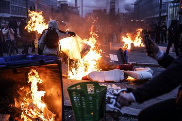 Gobierno francés apunta a militantes de “ultraizquierda” como responsables de violencia en protestas