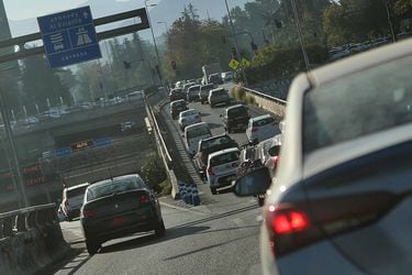 Restricción vehicular, martes 30 de mayo: revisa cuáles autos no pueden circular en Santiago